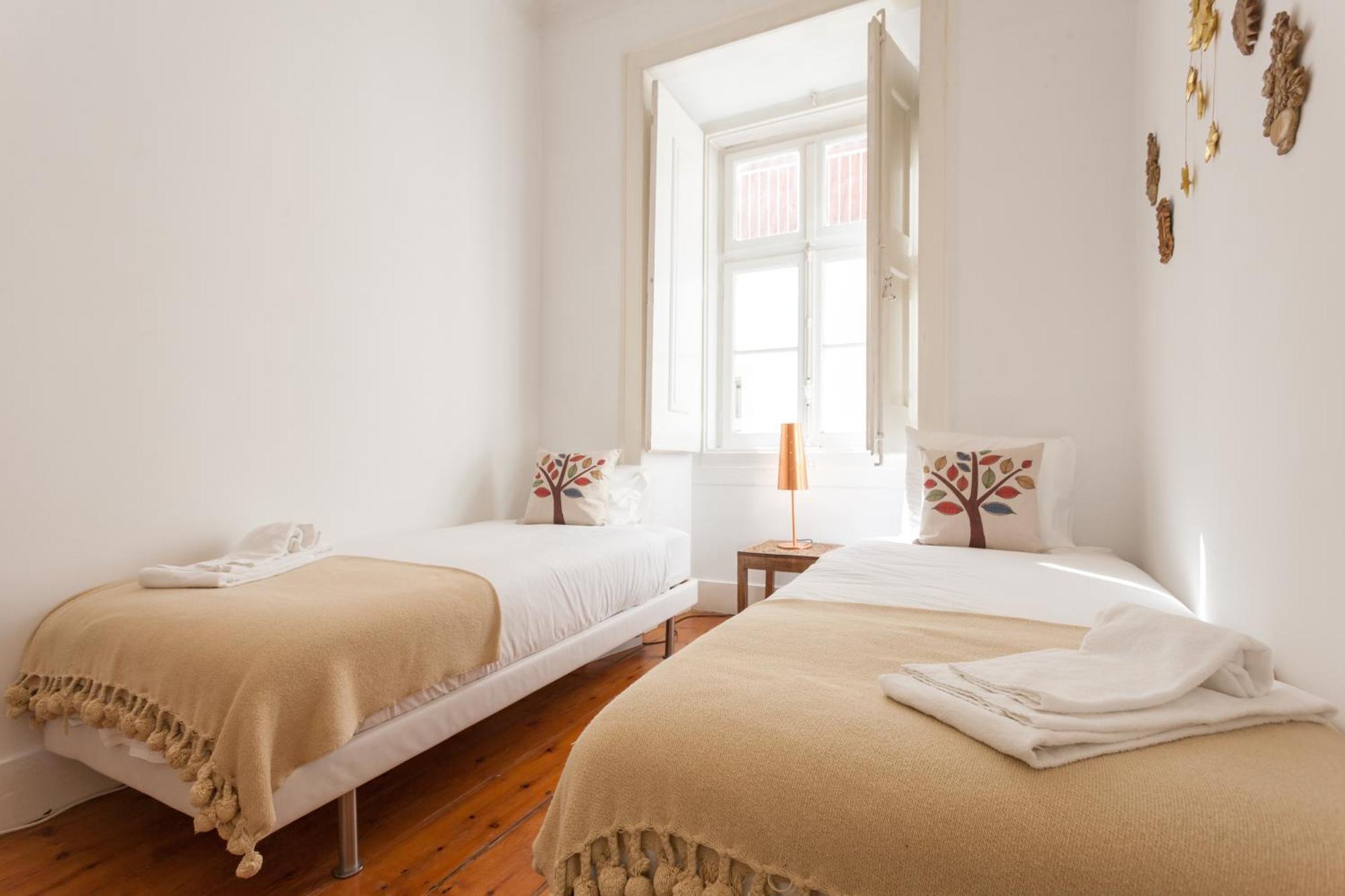 Tejo Vintage Three-Bedroom Apartment - By Lu Holidays Lisbon Exterior photo